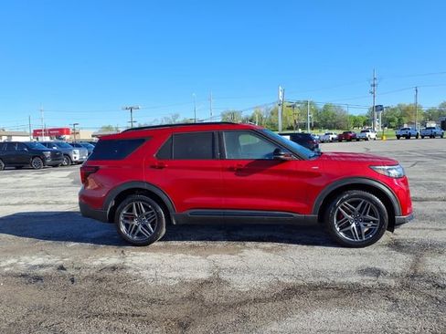 Used 2025 Ford Explorer ST-Line w/ ST-Line Street Pack AWD/4WD image 14