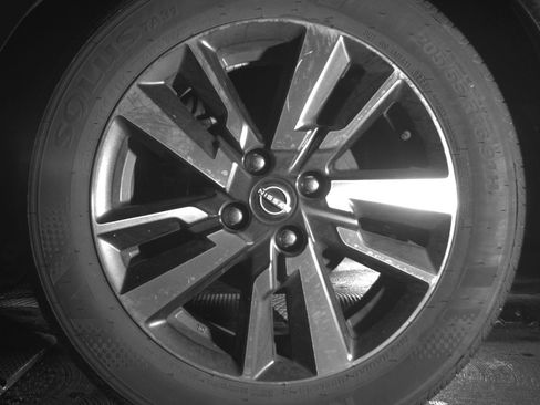 Used 2025 Nissan Versa SV FWD image 14