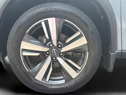 Used 2023 Nissan Rogue SL AWD/4WD image 34