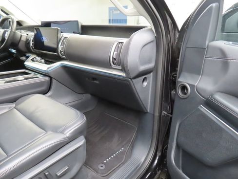 Used 2025 Ford Expedition Max Platinum AWD/4WD image 39