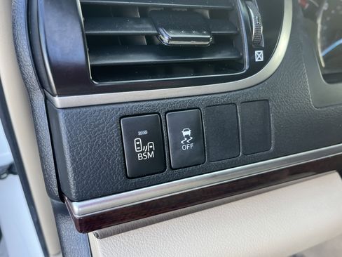 Used 2012 Toyota Camry XLE FWD image 16