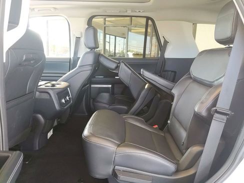 Certified 2025 Ford Expedition Platinum AWD/4WD image 15