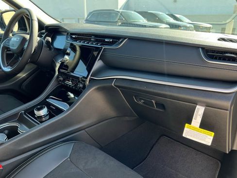 New 2025 Jeep Grand Cherokee 4WD image 24