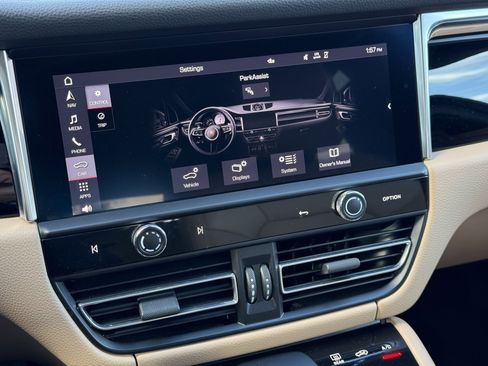 Used 2024 Porsche Macan image 21