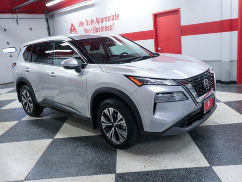 Used 2021 Nissan Rogue SV FWD image 3