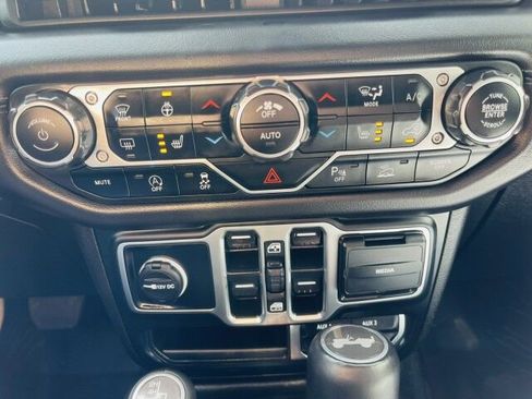 Used 2024 Jeep Wrangler Unlimited Sahara AWD/4WD image 31