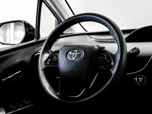 Used 2020 Toyota Prius LE FWD image 18
