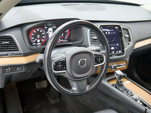 Used 2021 Volvo XC90 T6 Momentum w/ Climate Package image 13