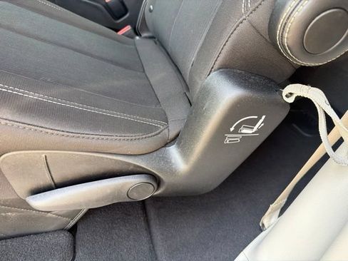 Used 2022 Chrysler Voyager LX FWD image 18