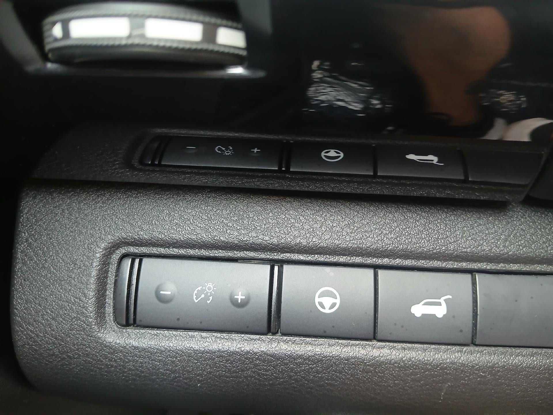 Used 2025 Nissan Pathfinder SV FWD image 27