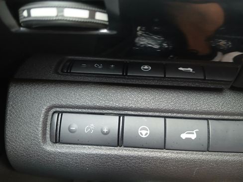 Used 2025 Nissan Pathfinder SV FWD image 27