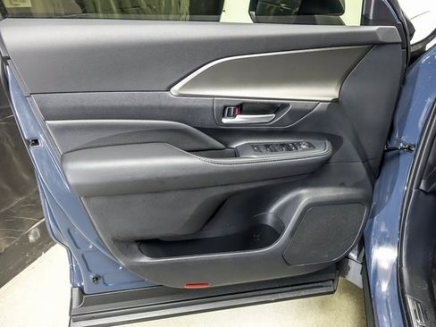Certified 2025 Toyota Grand Highlander FWD image 20