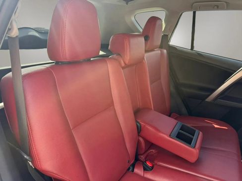 Used 2018 Toyota RAV4 XLE AWD/4WD image 45