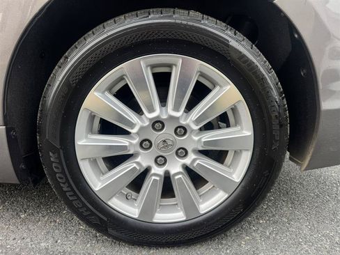 Used 2017 Toyota Sienna Limited AWD/4WD image 9