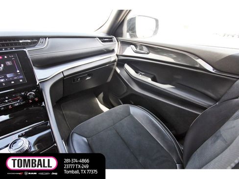 Used 2023 Jeep Grand Cherokee Altitude image 11