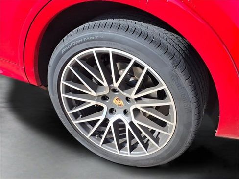 Used 2023 Porsche Cayenne Platinum Edition image 26