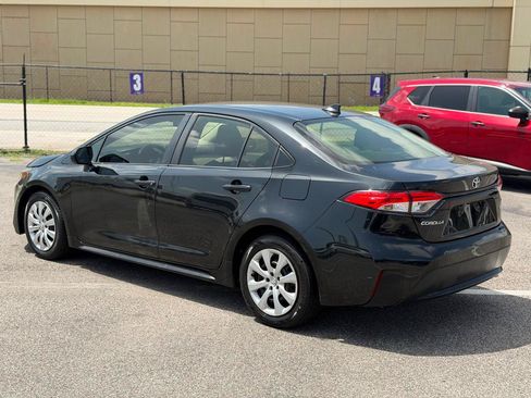 Used 2020 Toyota Corolla LE FWD image 4
