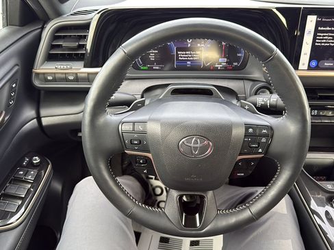 Used 2024 Toyota Crown Platinum AWD/4WD image 19