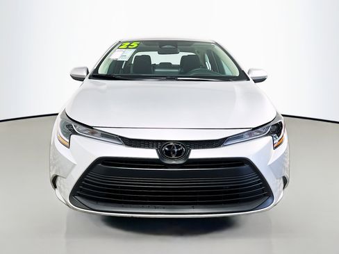 Used 2025 Toyota Corolla LE FWD image 11