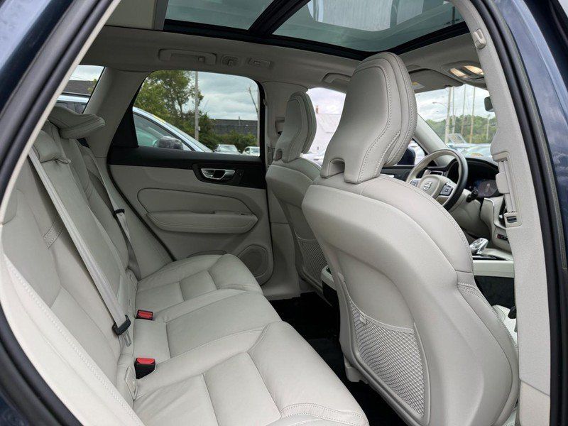 Used 2022 Volvo XC60 B5 Inscription w/ Advanced Package FWD image 11