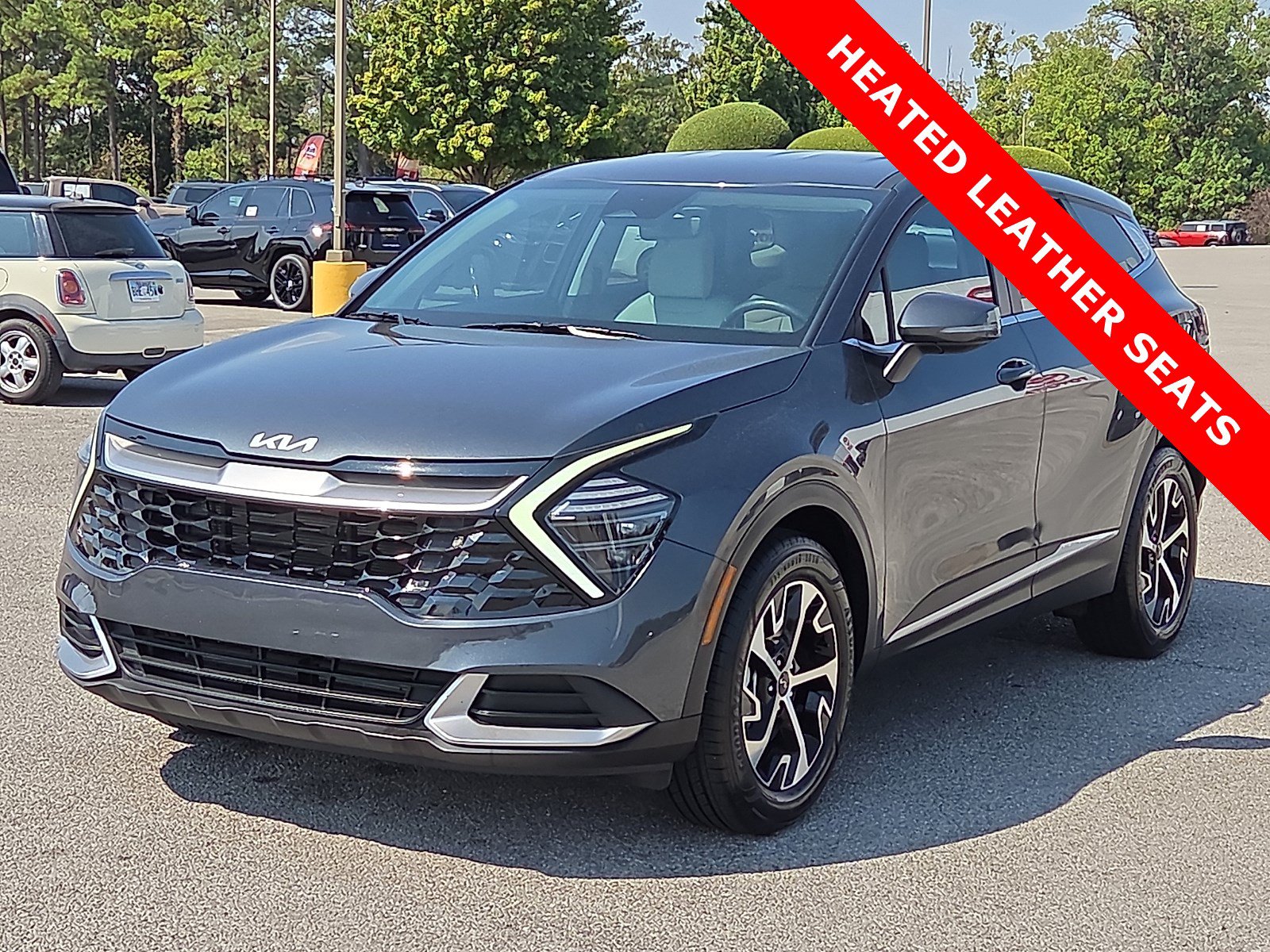 Used 2024 Kia Sportage EX FWD image 2