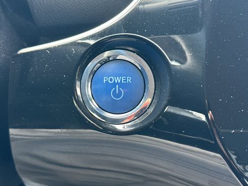 Used 2017 Toyota Prius Prime Premium image 22