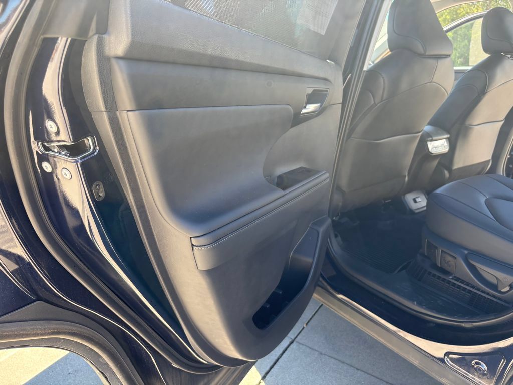 Used 2025 Toyota Highlander XLE AWD/4WD image 8