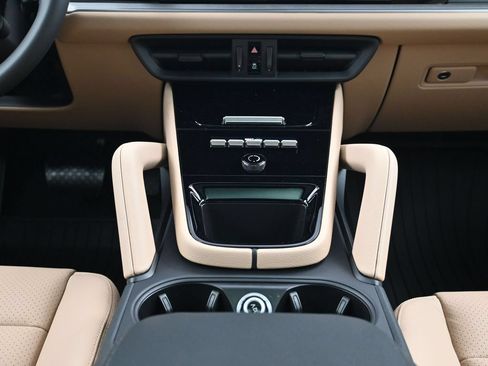 Certified 2026 Porsche Cayenne AWD/4WD image 10