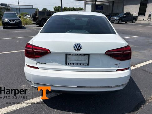Used 2018 Volkswagen Passat 2.0T S w/ Driver Assistance Package FWD image 4