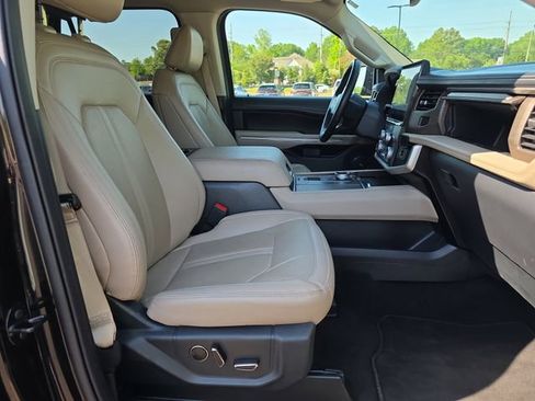 Used 2024 Ford Expedition Limited RWD image 16
