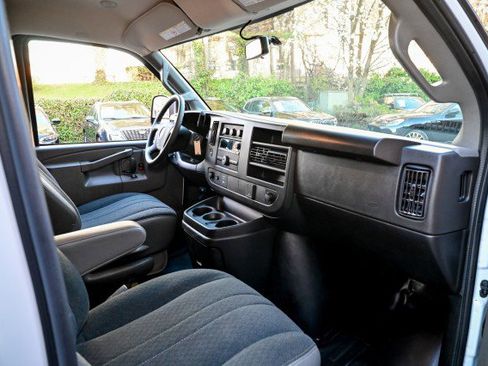 Used 2024 GMC Savana 2500 w/ Driver Convenience Package image 19