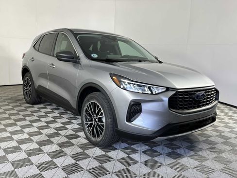 Used 2023 Ford Escape Active w/ Tech Pack #1 AWD/4WD image 2
