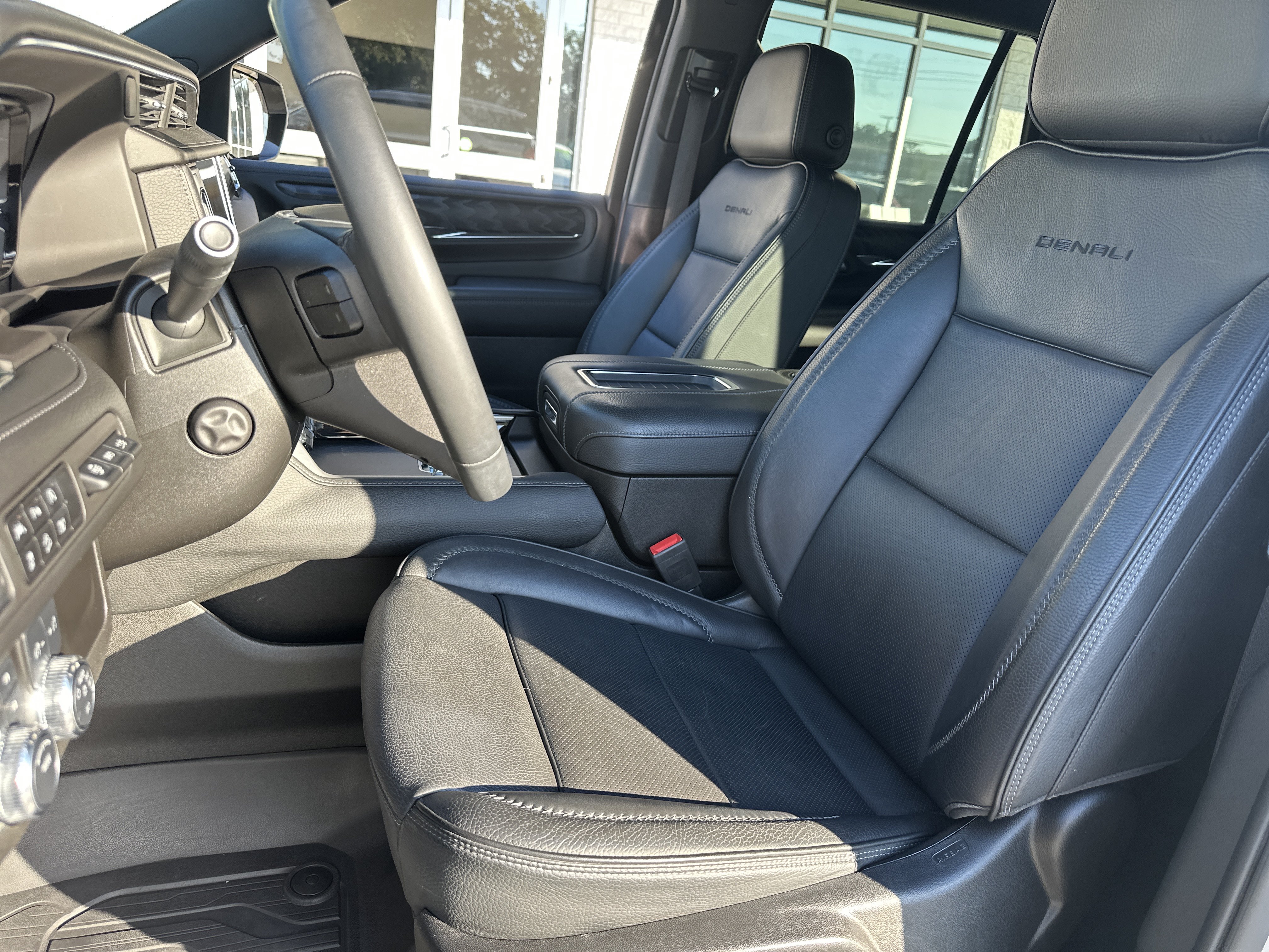 Used 2023 GMC Yukon Denali AWD/4WD image 11
