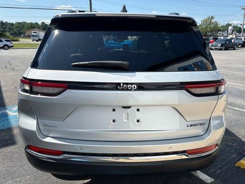 Used 2023 Jeep Grand Cherokee Limited AWD/4WD image 6