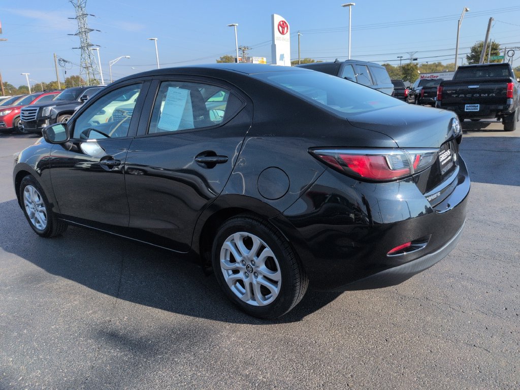 Used 2017 Toyota Yaris iA FWD image 3