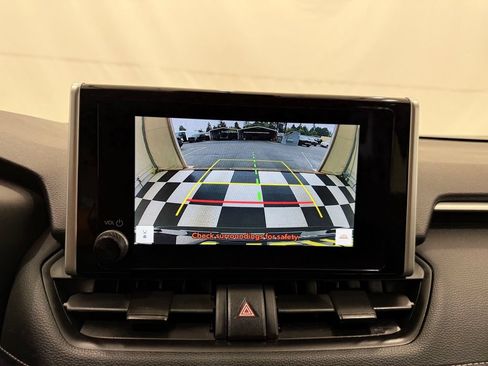 Used 2025 Toyota RAV4 XLE FWD image 33