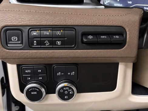Used 2024 GMC Yukon Denali AWD/4WD image 20