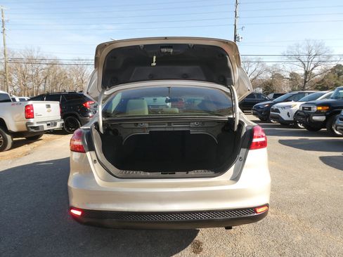 Used 2018 Ford Focus SE image 7