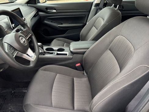 Used 2025 Nissan Altima 2.5 SV FWD image 27