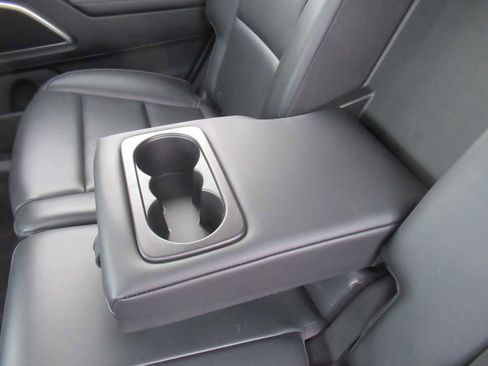 Used 2024 Kia Telluride LX image 37