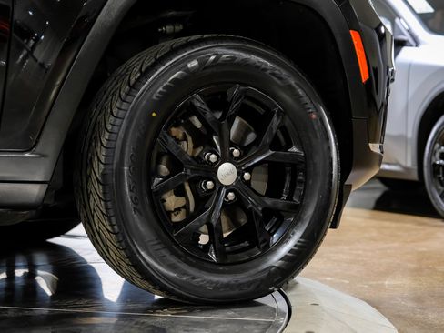 Used 2023 Jeep Grand Cherokee L Limited AWD/4WD image 60