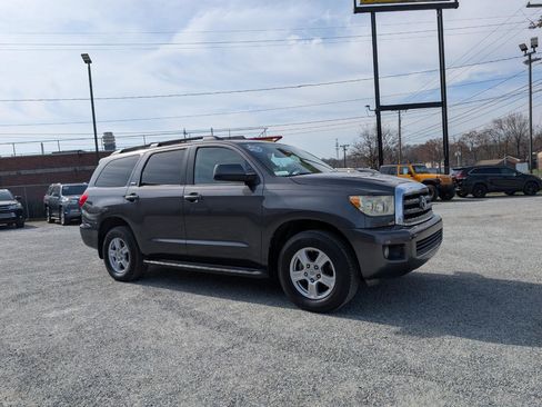 Used 2015 Toyota Sequoia SR5 w/ Premium Package image 3