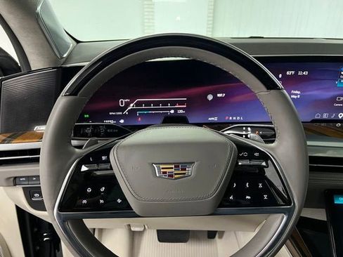 Used 2025 Cadillac Escalade ESV Sport Platinum w/ LPO, ONYX Package AWD/4WD image 14