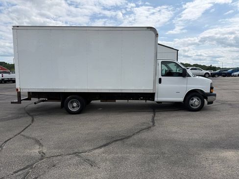 Used 2019 Chevrolet Express 3500 Extended w/ Power Convenience Package RWD image 4
