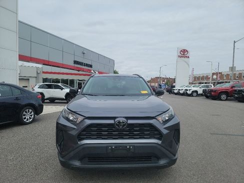 Used 2021 Toyota RAV4 LE FWD image 2