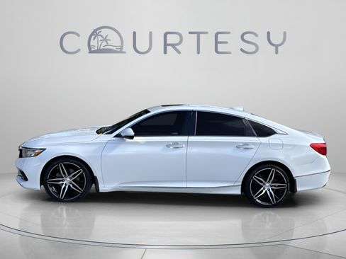 Used 2021 Honda Accord Touring image 4