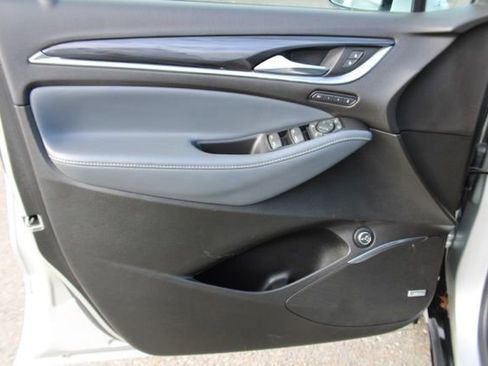 Used 2022 Buick Enclave Premium image 9