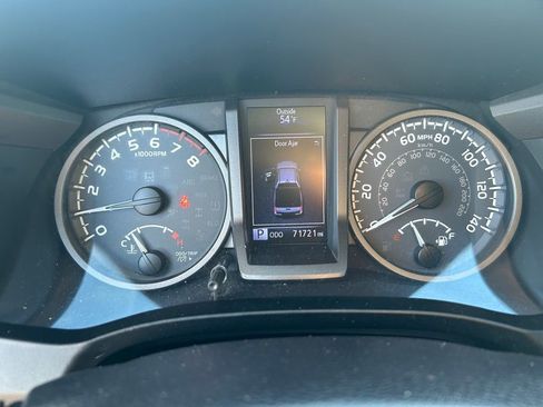 Used 2018 Toyota Tacoma TRD Off-Road image 18