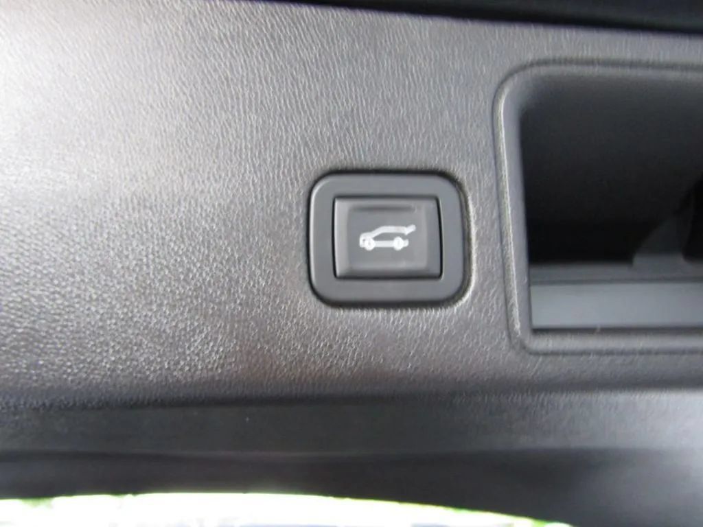 Used 2018 GMC Terrain Denali w/ Comfort Package AWD/4WD image 23
