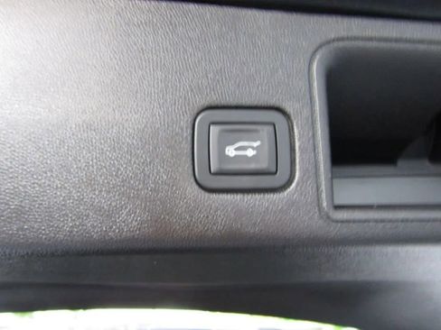 Used 2018 GMC Terrain Denali w/ Comfort Package image 23